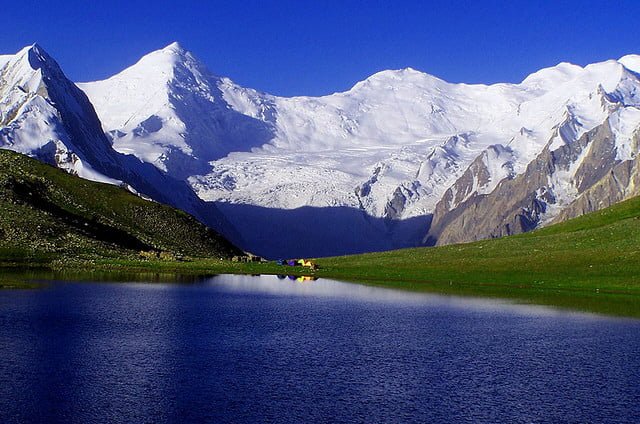 Miar Glacier is present behind the rush lake
