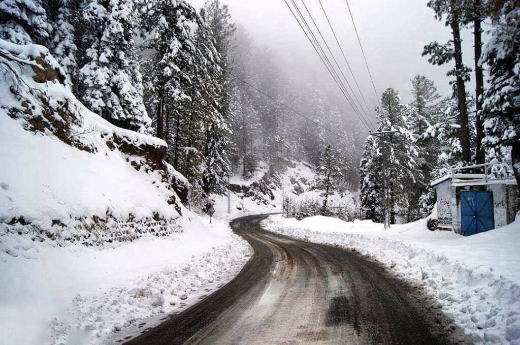 Nathia gali is one of the famous places to visit in Galiyat