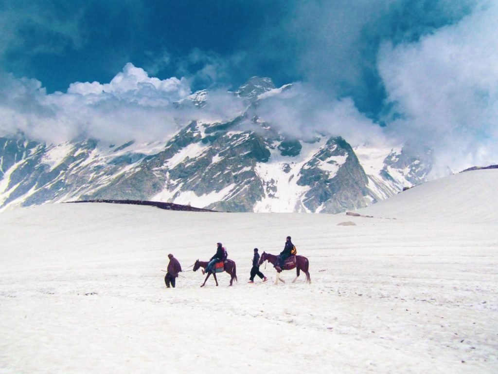 Trek to Ansoo Lake